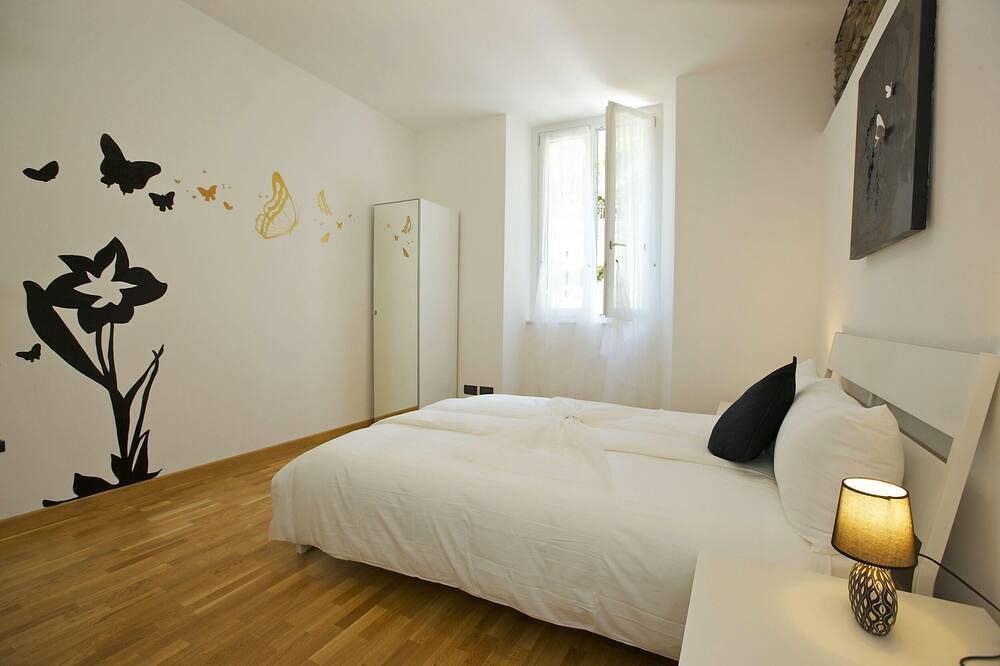 Appartamento intero, Appartamento ad angolo con 2 camere da letto in una prestigiosa villa del 1850 con piscina riscaldata dal sole in Miazzina, Lago Maggiore (Piemonte)