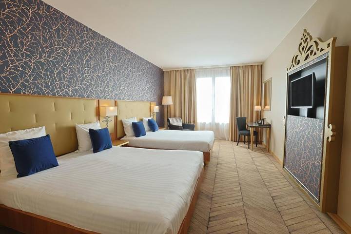 Hôtel pour 4 personnes, avec sauna et jardin ainsi que jacuzzi et piscine à Magny-le-Hongre - 4