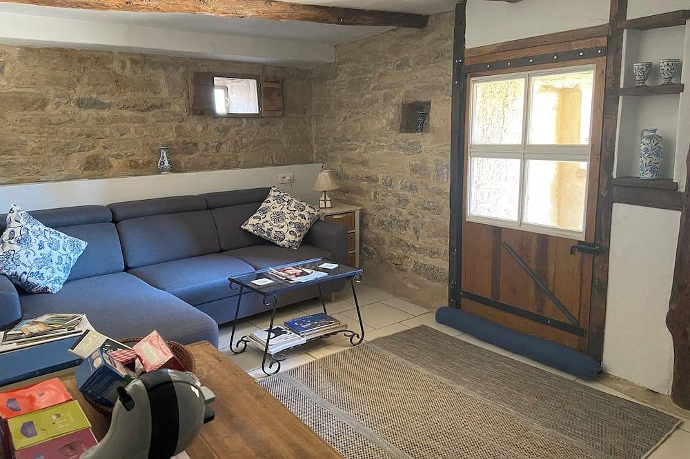 Charming chambre d'hote for 4-6 people with swimming pool and outdoor kitchen in Massif Central
