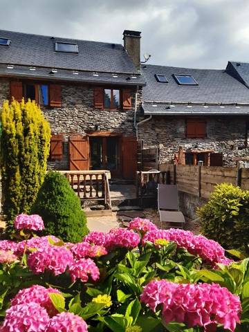 Gîte pour 8 personnes, avec jardin et vue, animaux acceptés à Antignac