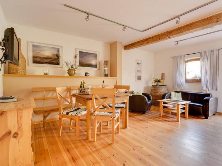 Ferienwohnung für 4 Personen, mit Terrasse und Garten sowie Sauna