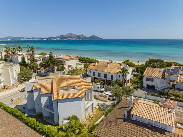 Ferienhaus mit Meerblick für 8 Personen, mit Balkon und Terrasse sowie Garten in Playa de Muro