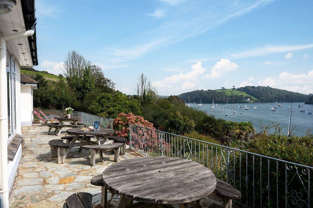 Holiday Home for 12 People in St Mawes, Cornwall