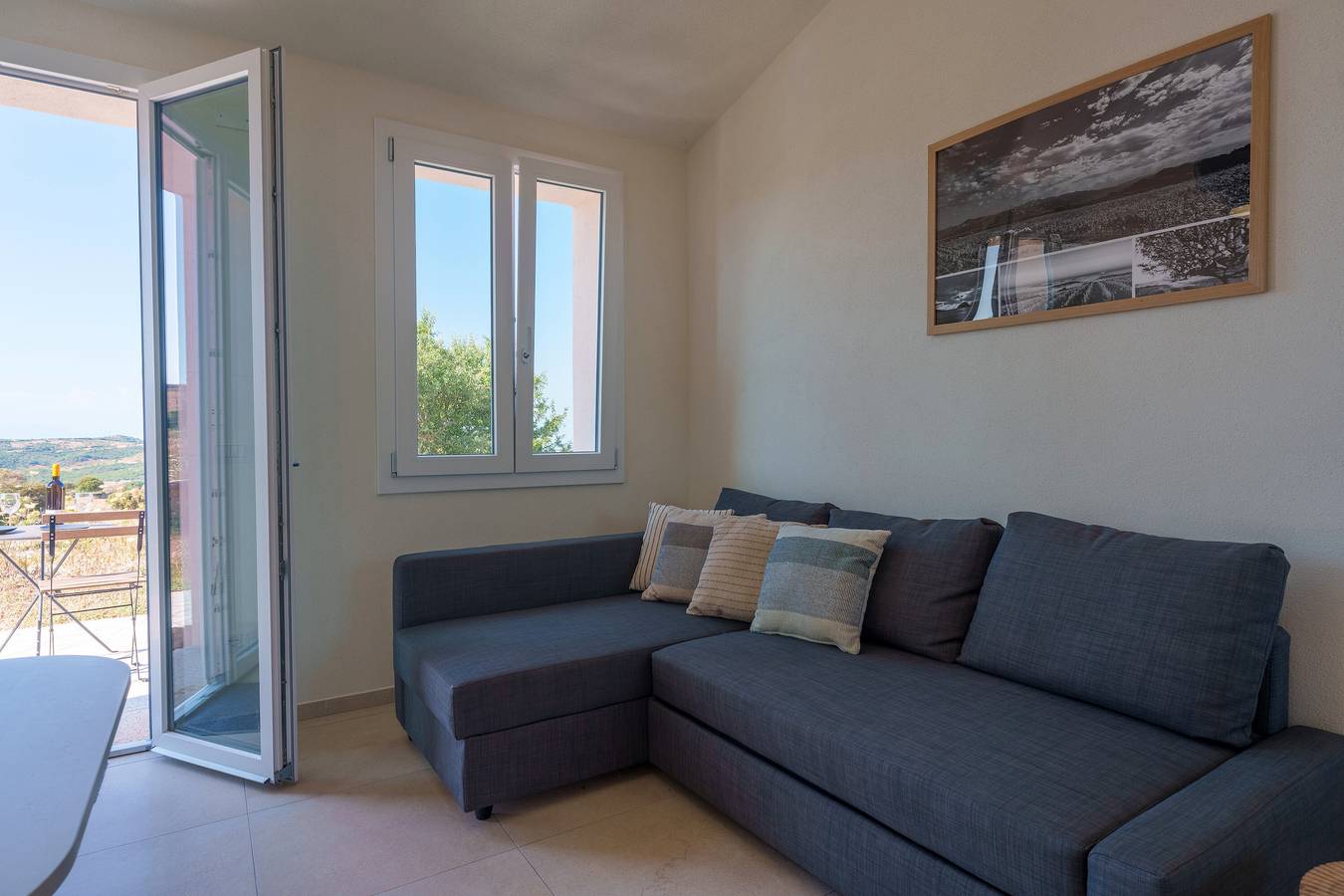 Entire apartment, Apartment 'Sughereto 1' with Sea View, Wi-Fi and Air Conditioning in Gallura