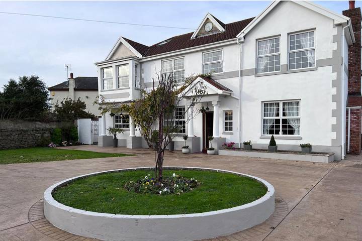 Holiday rental for 14 people, with garden and hot tub, with pets in Porthcawl