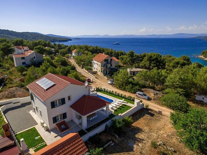 Villa in Milna mit Schwimmbecken in Milna, Brac