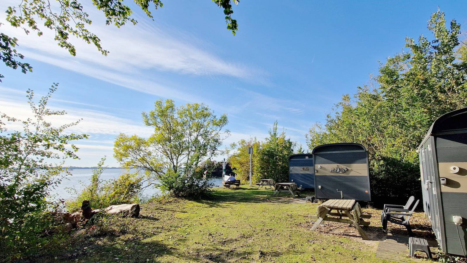 Marina Parcs — Tiny Wagon 2 pers (Nr 7-10), aan het water in Nederlandse kust