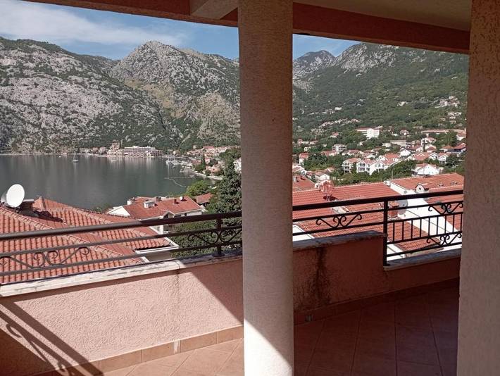 Gîte pour 4 personnes, avec terrasse et vue dans Risan - 4