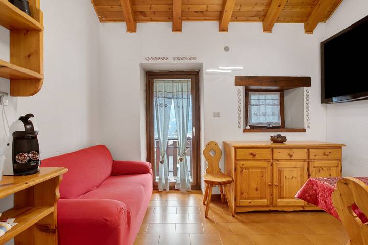 Entire apartment, Apartment 'Ma Petite Maison' with Mountain View and Balcony in Comune di Sarre, Wallisian Alps