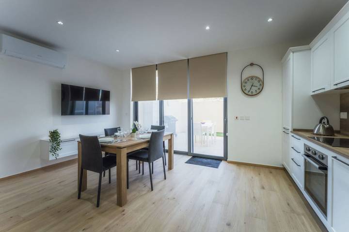 Ferienwohnung für 6 Personen, mit Balkon und Garten auf Malta
