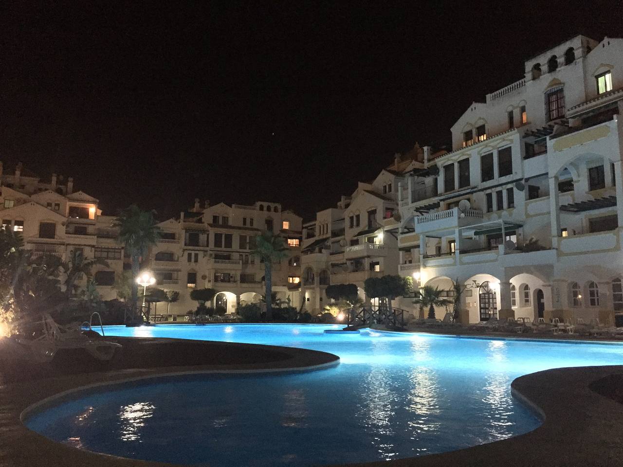 Apartamento entero, Apartamento vacacional "Roquemar Dreams 435" cerca de la playa con piscina compartida y Wi-Fi in Playa La Bajadilla, Roquetas de Mar