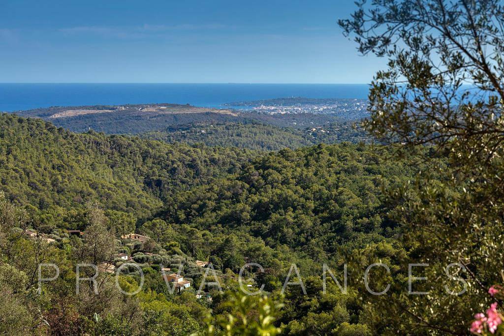 Townhouse with large terrace and view in Tourrettes-sur-Loup in Tourrettes-sur-Loup, Costa mediterránea (Francia)