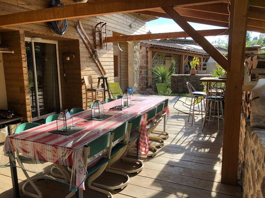 Lama-Gîte-des-Puys chalet écologique à 30km des pistes, visite aux lamas Charge Ve in Montaigut-le-Blanc, Parc naturel régional des Volcans d'Auvergne