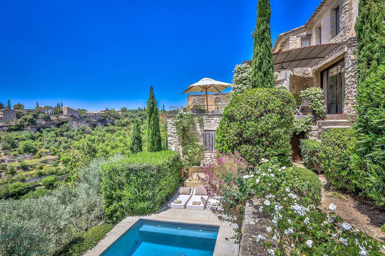 Villa für 6 Personen mit Garten in Village de Gordes, Gordes