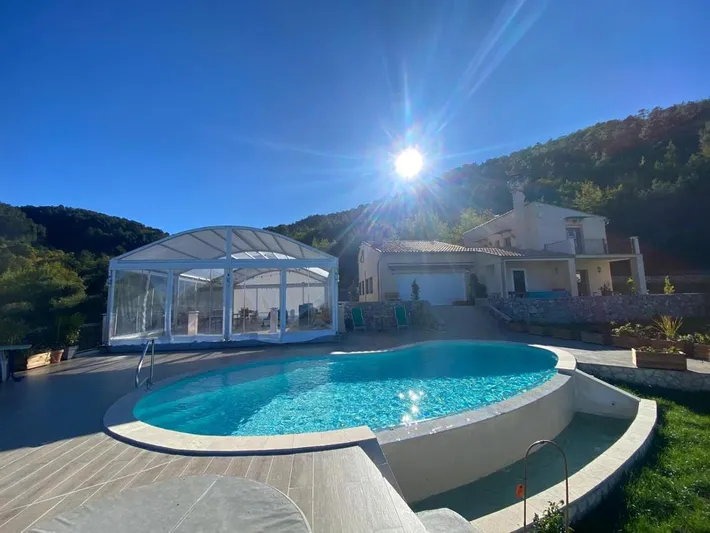 Maison d’hôte pour 2 personnes, avec piscine et jacuzzi ainsi que terrasse et jardin, animaux acceptés - 1