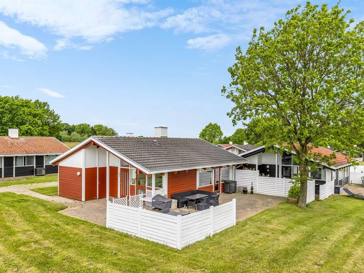 Ferienwohnung für 6 Personen, mit Terrasse und Pool in Løjt
