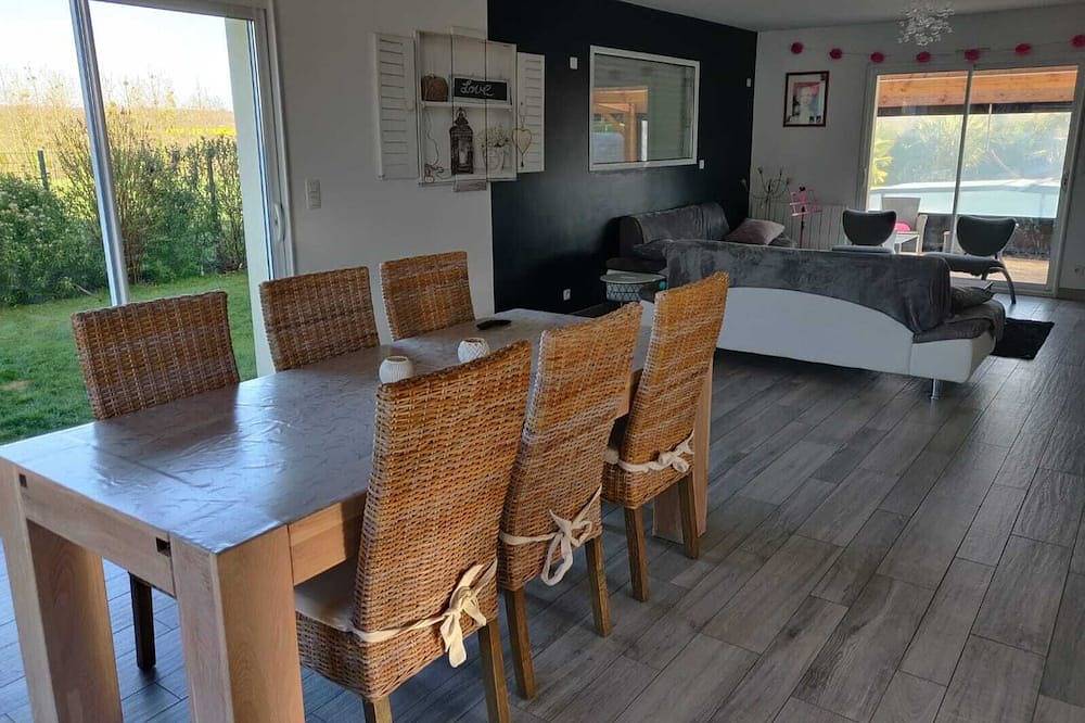 Maison avec piscine proche St Malo /Dinan / Mont St Michel/ Foret de Brocéliande in Irodouër, Région de Rennes