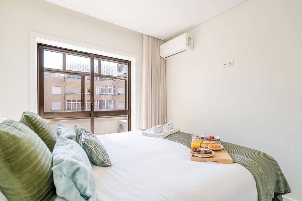Apartamento entero, Spacious and Stylish Flat with Garage by Hostwise in Ermesinde, Distrito de Porto