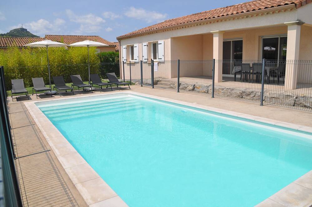 Beautiful villa 6 pers  3 rooms fenced with private pool in Vallon Pont d'Arc in Vallon-Pont-d'Arc, Ardèche