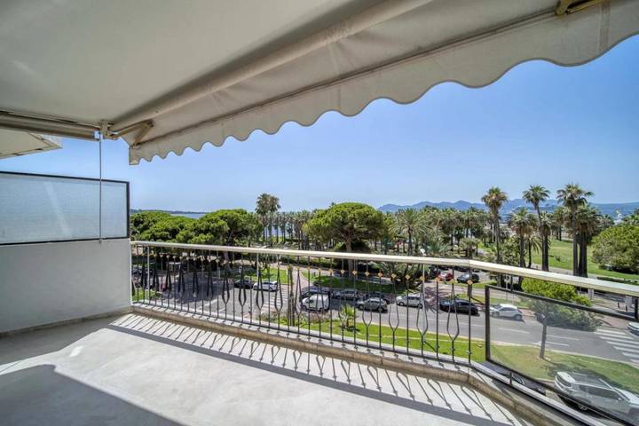 Gîte pour 4 personnes, avec terrasse dans Bijou Plage Cannes - 4
