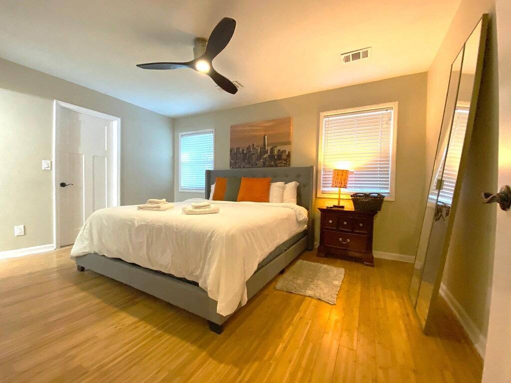 Dieses Reihenhaus ist 3 Schlafzimmer, 2 Badezimmer, gelegen in Decatur, Ga. in Decatur, Georgia