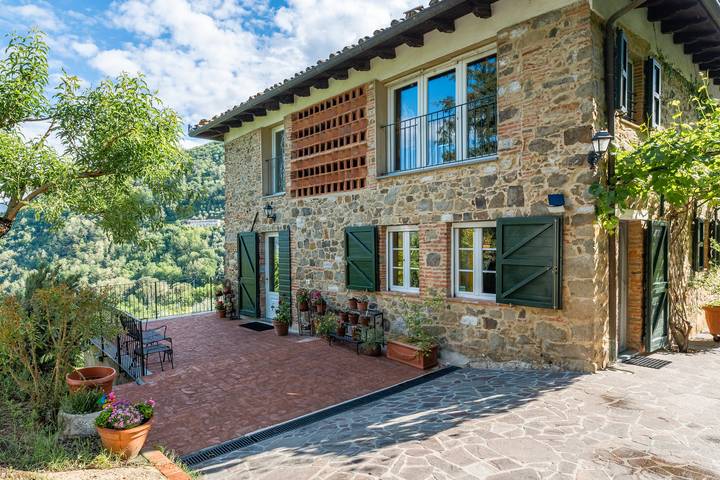 Vakantiehuis voor 7 personen, met whirlpool en tuin, kindvriendelijk in Lucca