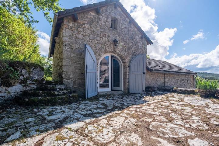 Gîte pour 6 personnes, avec jardin et vue à Mas-Saint-Chély - 2