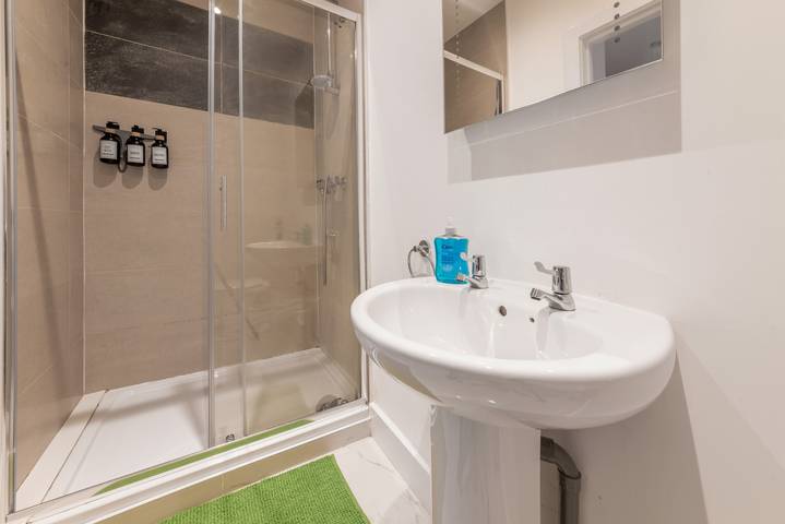 Estudio entero, Sleeps 2 - Wifi - Paid Parking - Central Studio in Kent