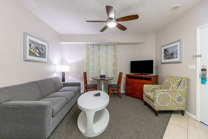 Holiday rental for 4 people, with hot tub and balcony as well as pool and garden in Daytona Beach