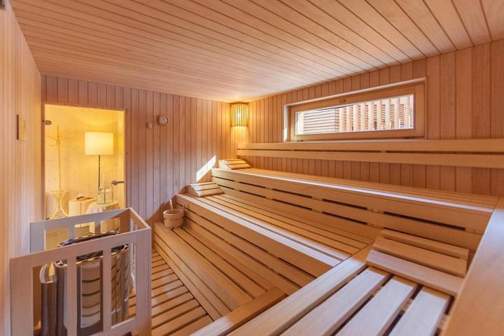 Location de vacances pour 5 personnes, avec sauna et jacuzzi ainsi que jardin et piscine, adapté aux familles à Dobbiaco - 4