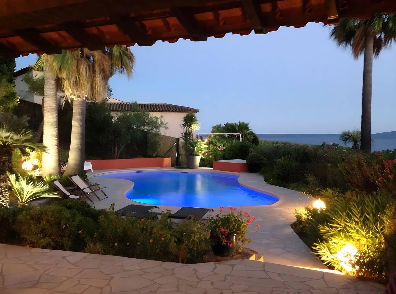 Gegenüber der Insel Porquerolles, 220 m², großer Pool, 50 m zum Strand, Meerblick in La Londe-les-Maures, Parc national Port-Cros