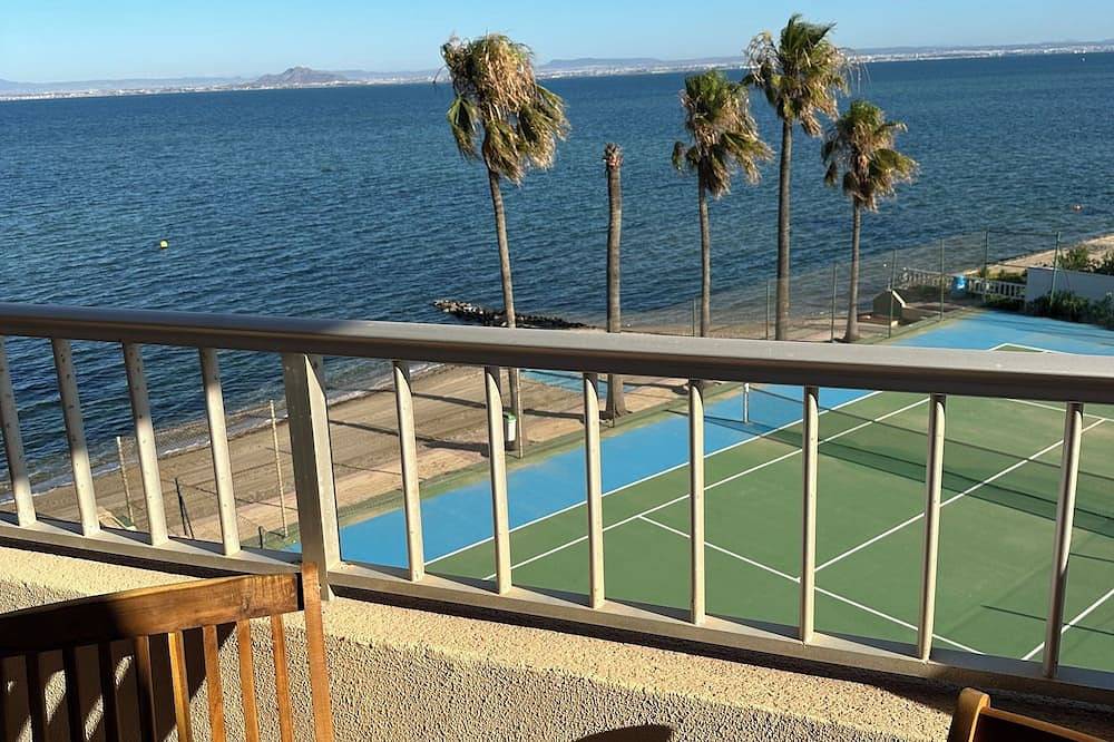 Hel leilighet, Casa Bartolo Beach apartment, completely renovated, swimming pool and tennis court. in La Manga del Mar Menor, Mar Menor