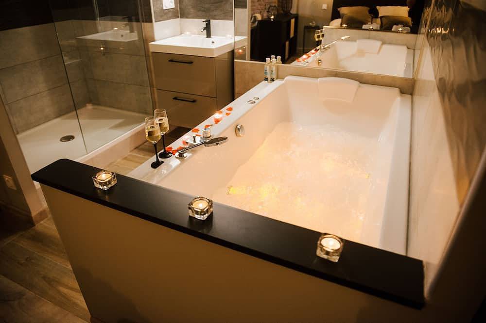 Ganze Wohnung, Die Romantik Suite mit Whirlpool in Perpignan, Côte d'Améthyste