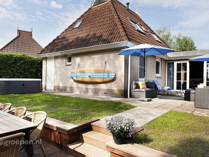 Ferienhaus für 14 Personen, mit Balkon/Terrasse und Whirlpool sowie Terrasse und Sauna