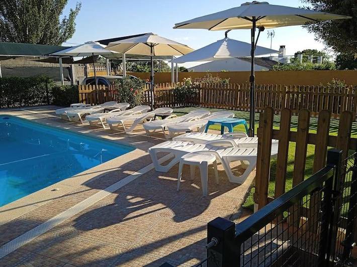 Location de vacances pour 11 personnes, avec jardin ainsi que jacuzzi et piscine à Saragosse - 4