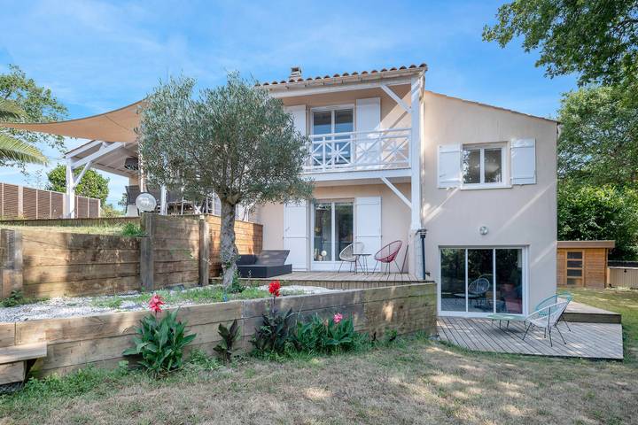 Location de vacances pour 8 personnes, avec Balcon ainsi que Terrasse et Jardin dans Le Portmain