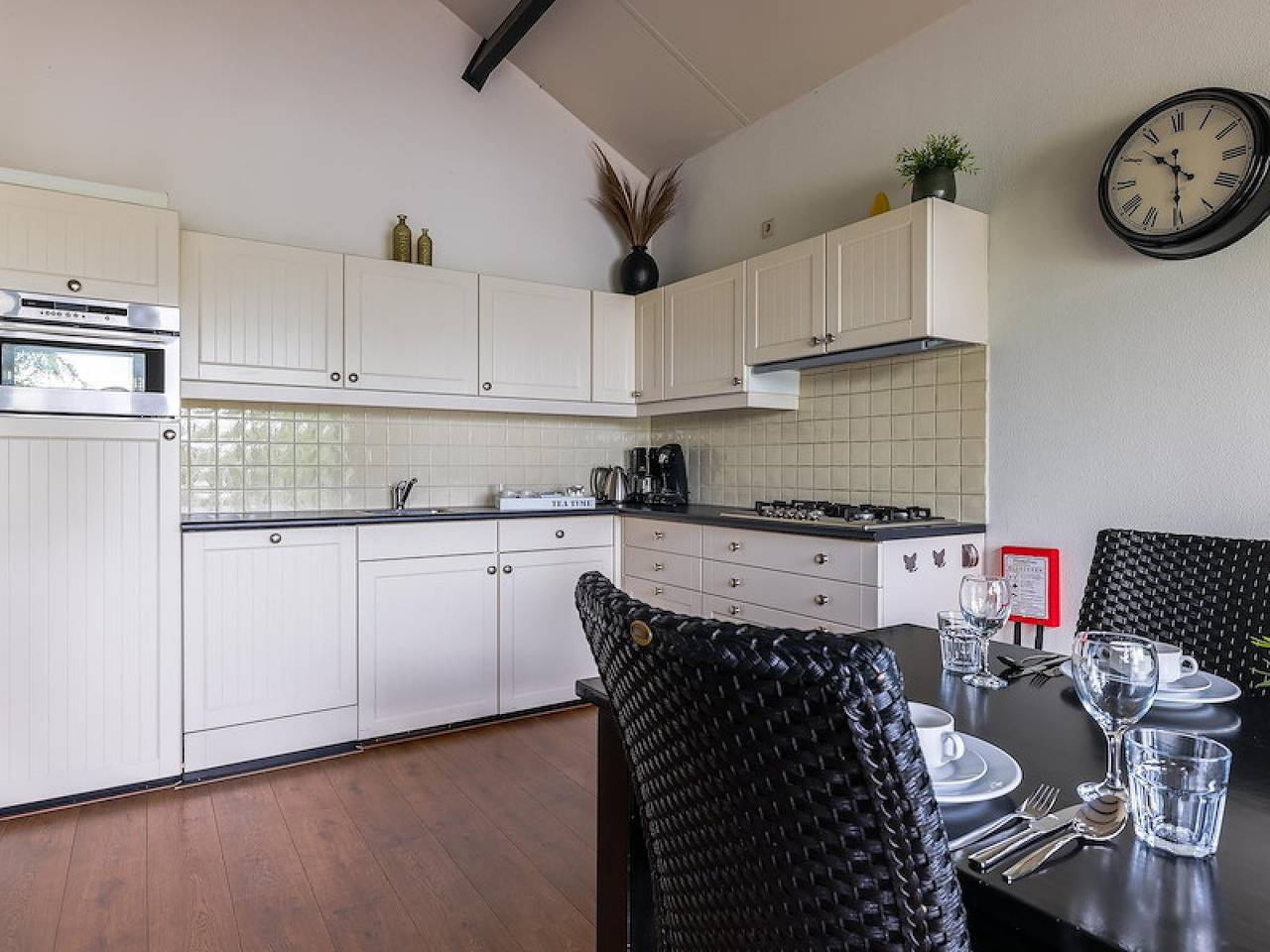 Beautiful 4 person holiday home on fishing water near Medemblik on the Ijsselmeer. in Ĳsselmeer