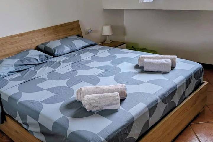 Ganze Wohnung, Entire apartment in a residence with a pool, 5 minutes from Lake Iseo in Menzino, Monte Isola