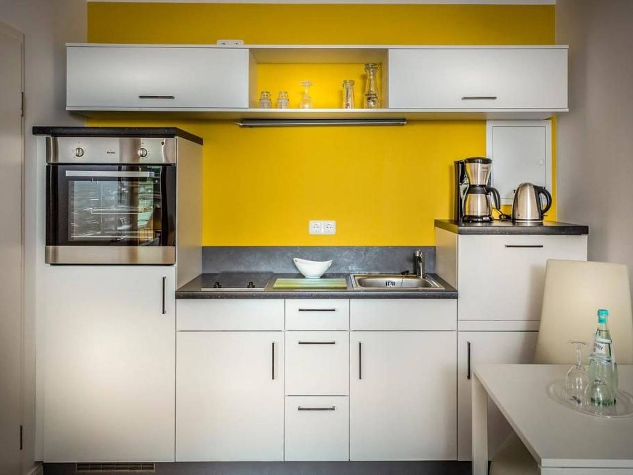 Ganze Ferienwohnung, Business-Apartment 5  mit Küche & kostenfreiem Parkplatz in Greifswald, Vorpommern