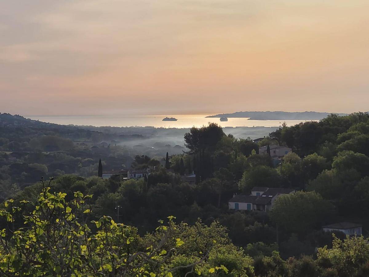 Double Room with Private Bathroom in Grimaud, Côte méditerranéenne (France)