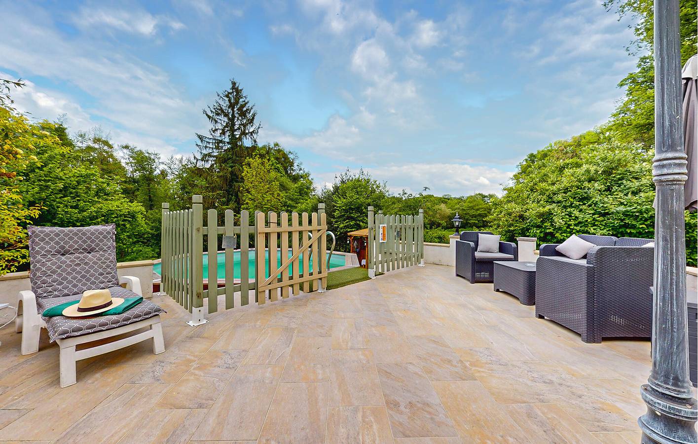 Apartamento vacacional entero, Acogedor apartamento con piscina y jardín en Magnac-Laval in Magnac-Laval, Región de Bellac