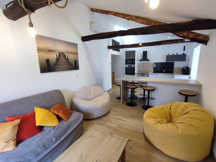 Gîte pour 9 personnes, avec Terrasse et Vue à Génolhac - 4