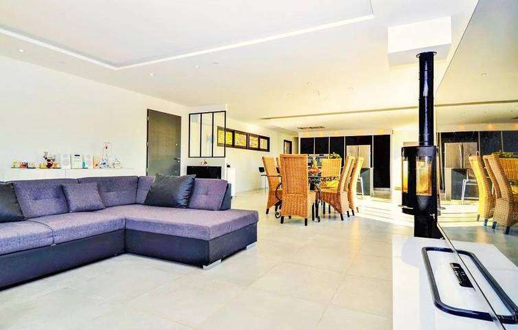 Villa pour 8 personnes, avec Terrasse ainsi que Piscine et Vue