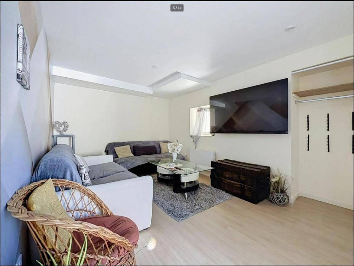 Appartement entier, Grande Suite salle de bain toilette privés -20min Orly-40min Paris in Saint-Pierre-du-Perray, Essonne