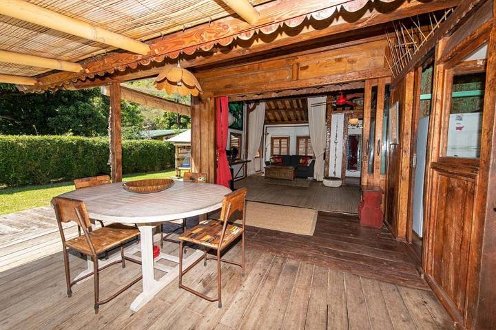 Maison de vacances pour 4 personnes, avec piscine ainsi que vue et jardin, animaux acceptés dans Polynésie française