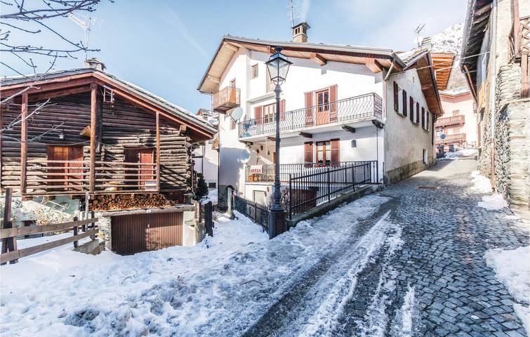 Appartamento intero, Appartamento con vista sulle montagne con WiFi e cucina in Brusson, Commune de Brusson