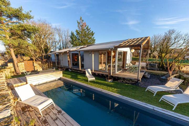 Location de vacances pour 7 personnes, avec jardin et piscine ainsi que jacuzzi et terrasse dans Trou de Bozouls - 2