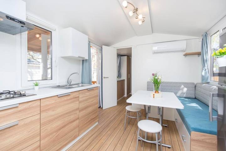 Camping für 4 Personen, mit Terrasse und Pool in Lanterna - 2