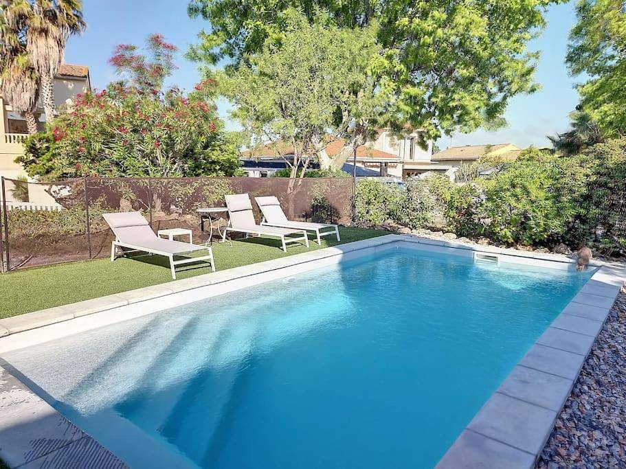 Grande villa entièrement rénovée avec piscine in Pinet (homonymie), Côte méditerranéenne (France)