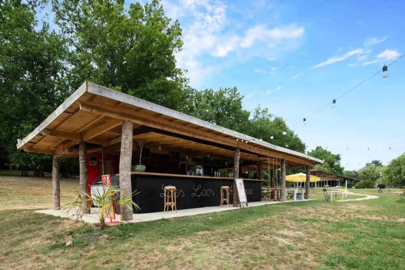 Appartement entier, Chalet 'Guzet 4 Personnes 26' avec terrasse privée, jardin privé et Wi-Fi in Bretagne-d'Armagnac, Gers